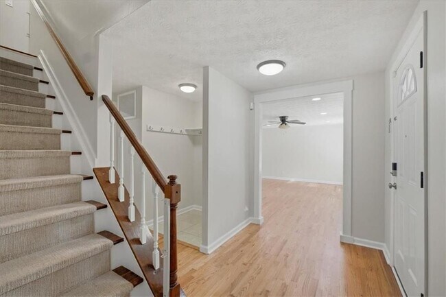 Foto del edificio - 9470 Hillside Dr