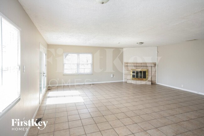 Foto del edificio - 8819 Timberwood Dr