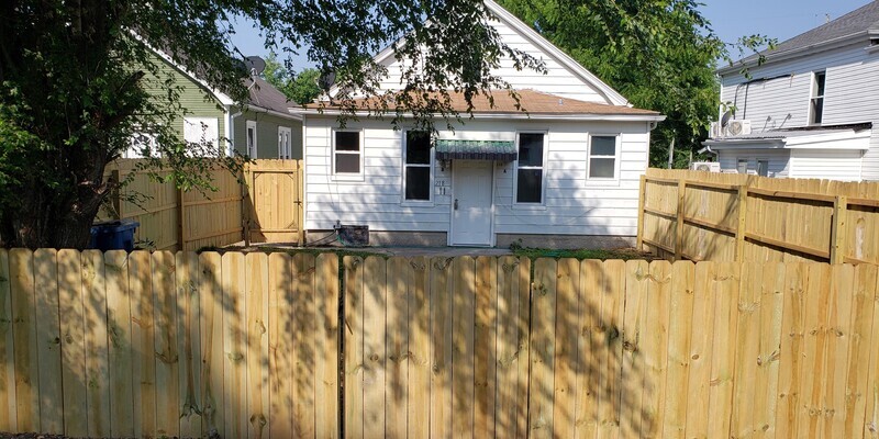 Primary Photo - 218 S Morrison Ave