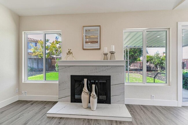 Foto del edificio - Completely remodeled Blossom Valley Home