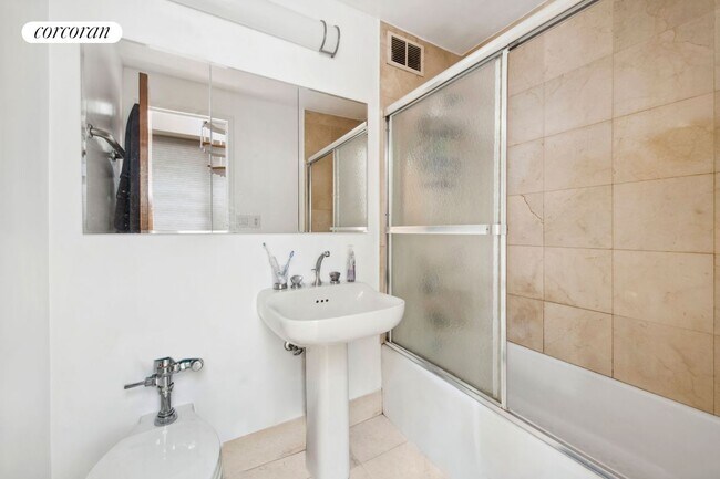 Foto del edificio - 300 E 90th St