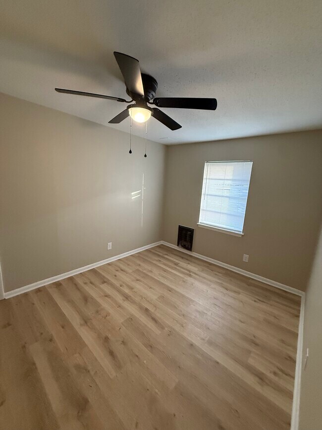 Foto del edificio - 1108 Railroad St