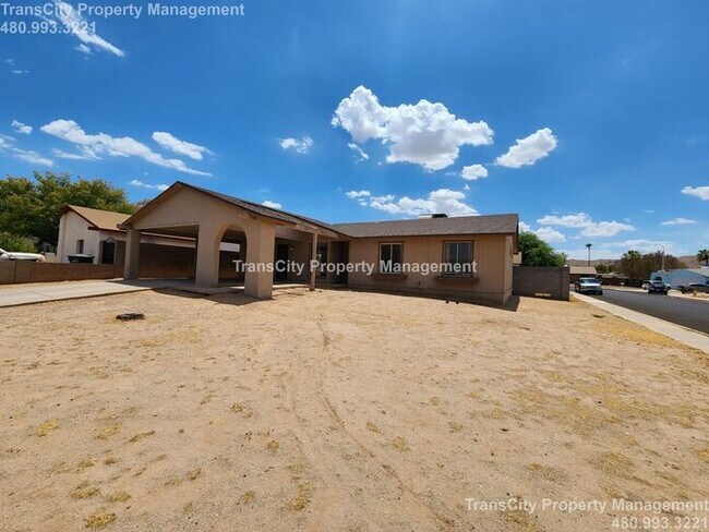 Building Photo - Phoenix home for rent 3 Bed 2 bath