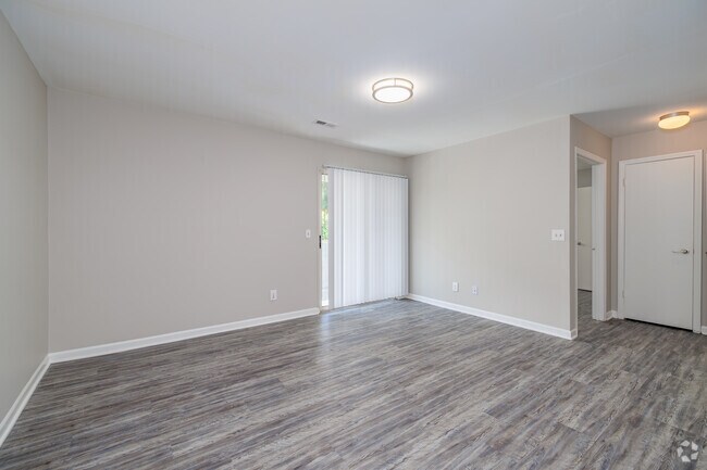 1HAB, 1BA - Sala de estar de 635 ft² - Juniper Ridge I