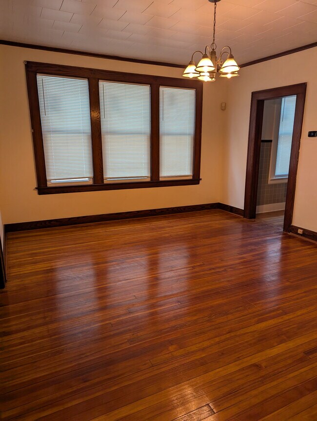 Building Photo - 370 Seaview Ave