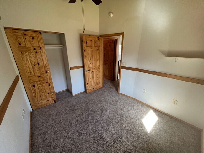 Foto del edificio - Century 21 Gold Rush - 2 bed, 1.5 bath (No...