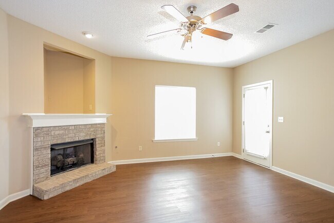 Foto del edificio - 1482 Lawson Dr