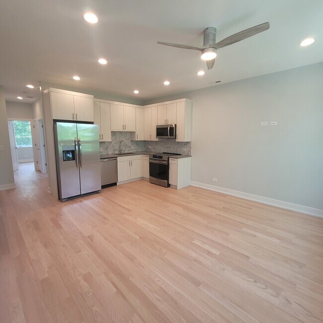 Building Photo - 6312 S Rhodes Ave