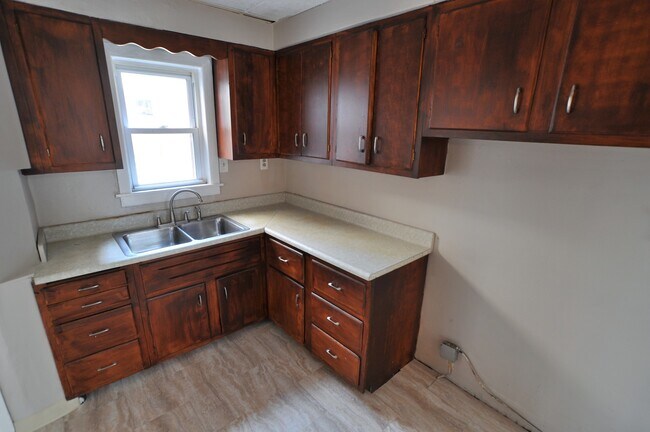 Foto del edificio - NO APPLICATION FEE!! Completely Renovated ...