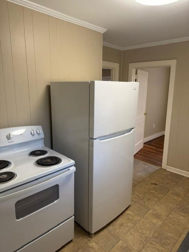 Building Photo - 231 Elder St