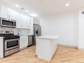 Building Photo - 282 E 38th St