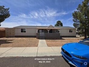 Building Photo - 853 Sandpiper Dr