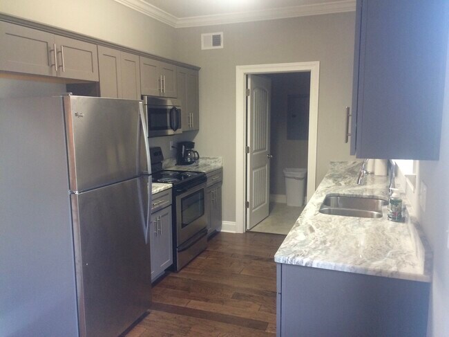 Laundry room off kitchen - 206 Massee Cir