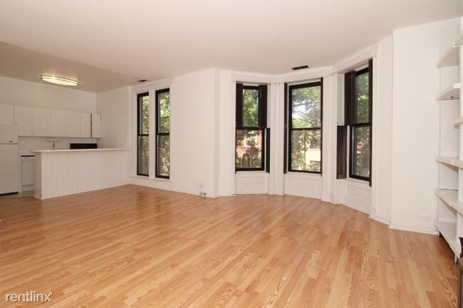 Foto del edificio - 451 W Belden Ave
