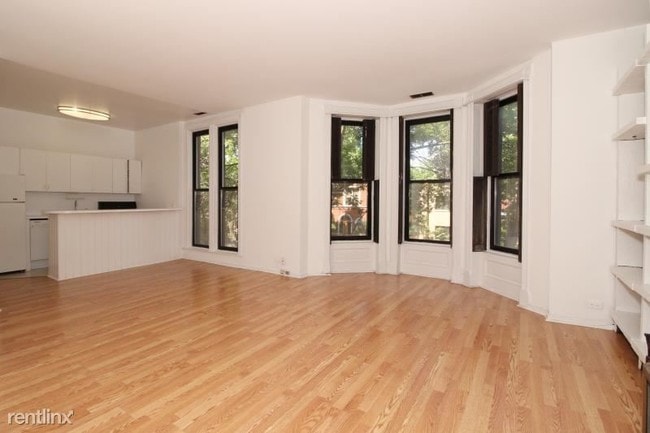 Building Photo - 451 W Belden Ave