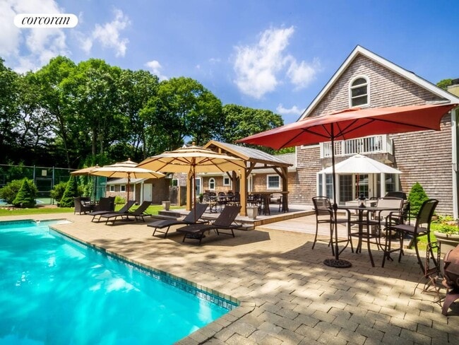 Building Photo - 1532 Noyack Rd