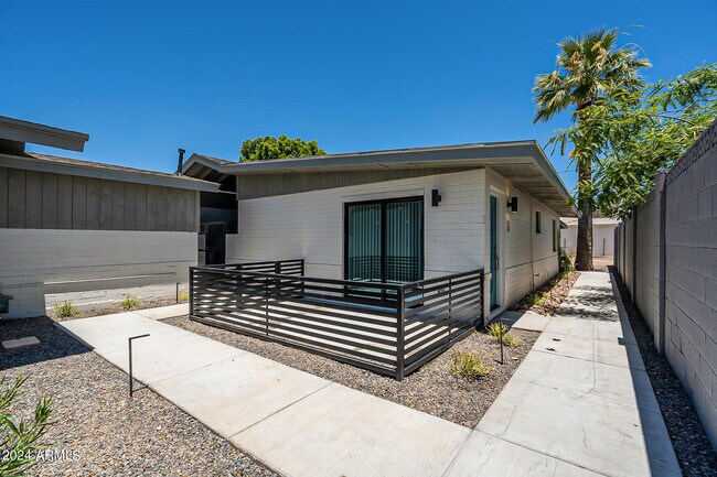 Building Photo - 6227 N 13th Pl