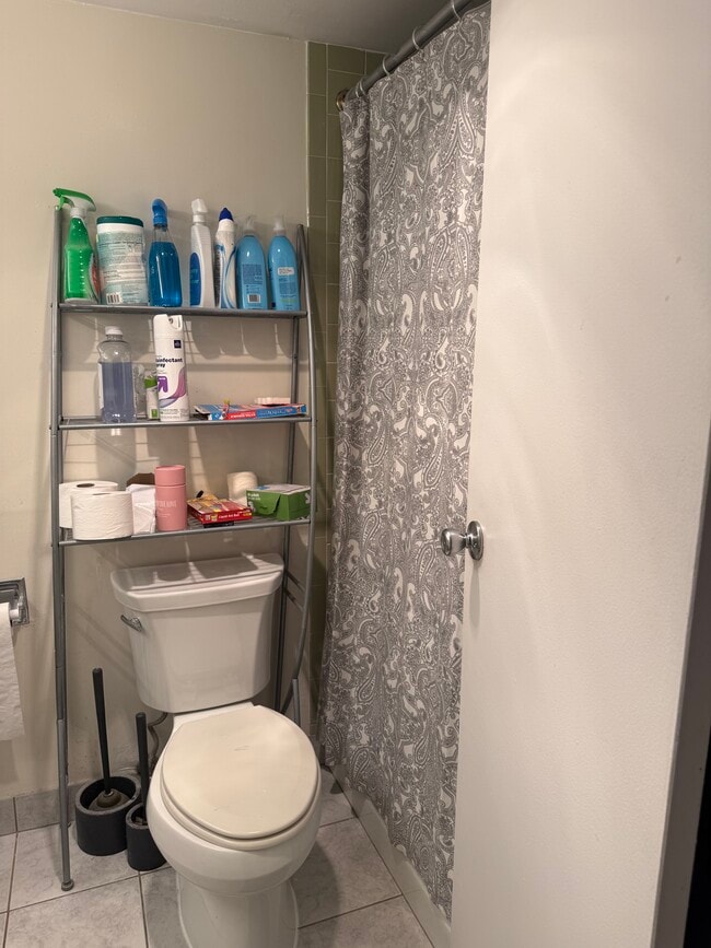 Secondary full bath - 11801 Rockville Pike
