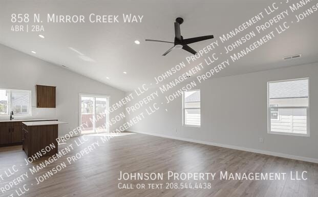 Foto del edificio - 858 N Mirror Creek Way