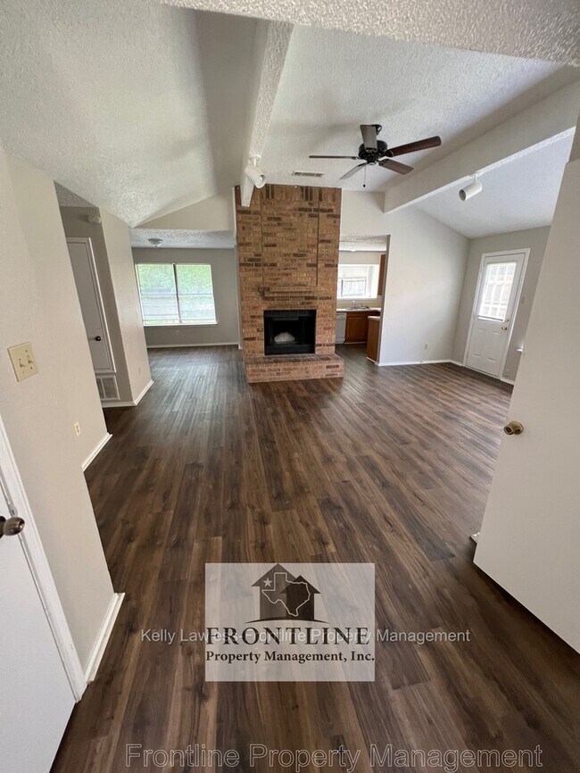 Building Photo - Clean 3 Bedroom home- move in ready- Matlo...