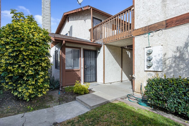 Building Photo - 3005 Jeffrey Dr