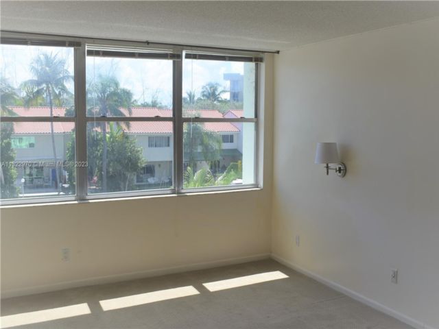 Foto principal - 16565 NE 26th Ave