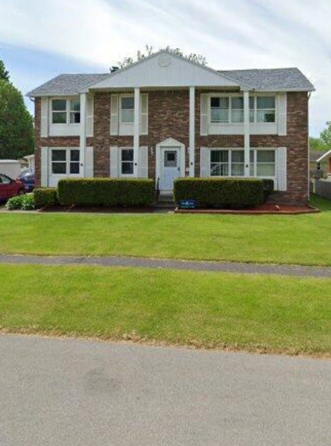 Building Photo - 21 Yorktown Rd