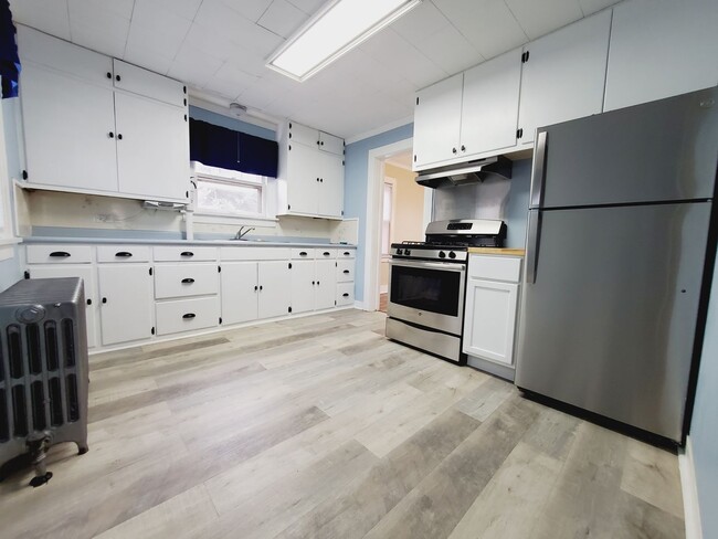 Building Photo - Cozy 2 Bed 1 Bath Home