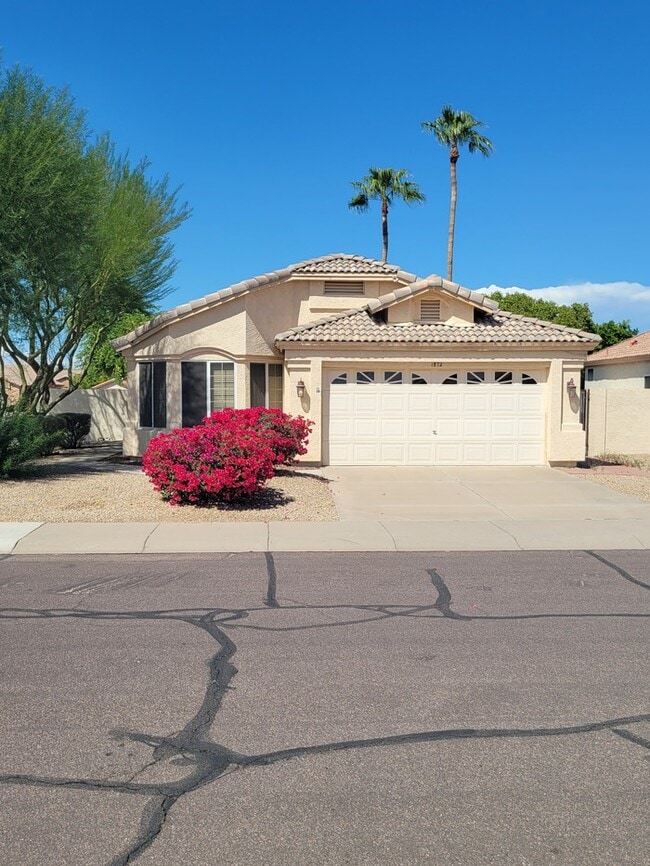 Photo - Corner 3/2 with fireplace for rent House