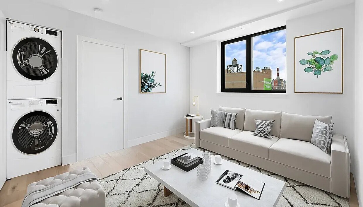 Foto principal - 27-10 37th Avenue