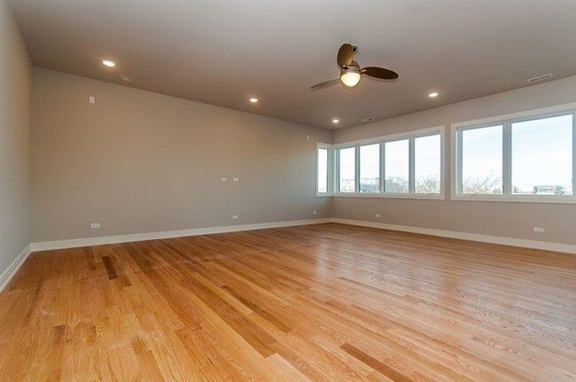 Foto del edificio - 1641 W Grand Ave