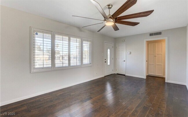 Foto del edificio - 1932 Hassett Ave