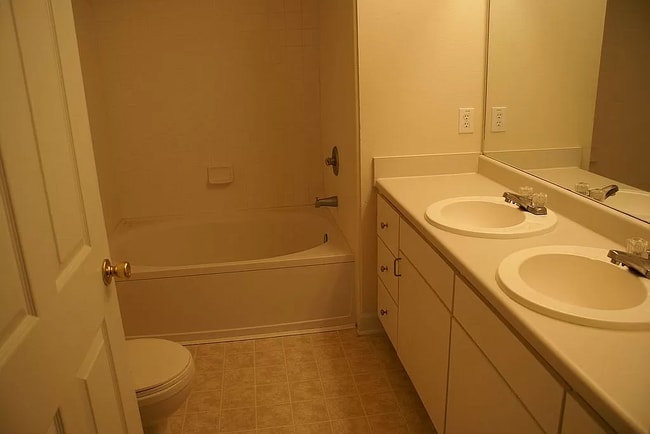 Building Photo - 18547 Bridle Club Dr