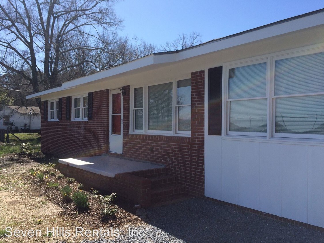 Primary Photo - 3 br, 2 bath House - 505 Warren Road
