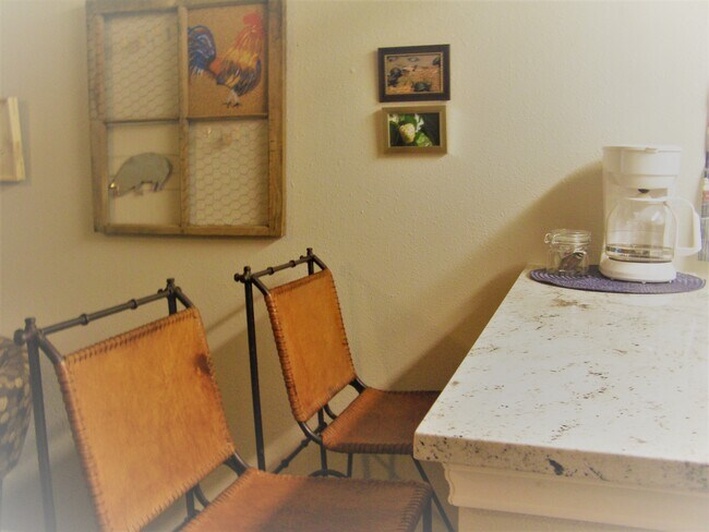 Bar/eating area - 3222 Walnut Hill Ln