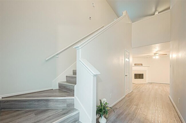 Foto del edificio - 18485 Sunrise Oaks Ct