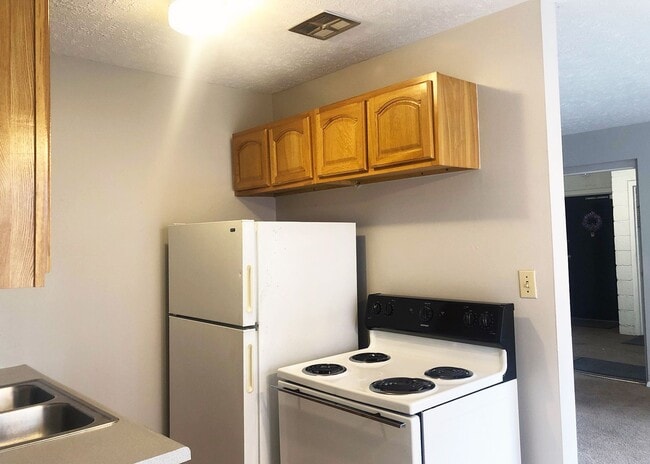 Building Photo - 440 Ludlow Ave