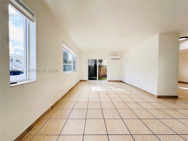 Foto del edificio - 501 NE 82nd St