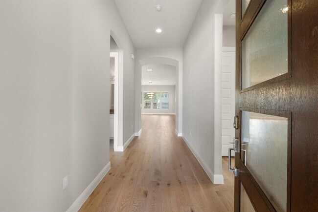 Building Photo - 10709 Lavon Bend