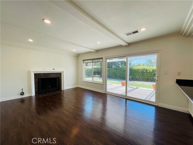 Foto del edificio - 5815 Calmfield Ave