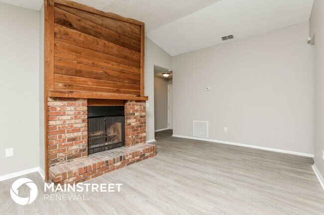 Building Photo - 105 Whispering Pines Ct