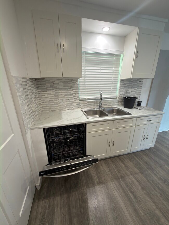 Foto del edificio - 1302 Ariana Woods Cir
