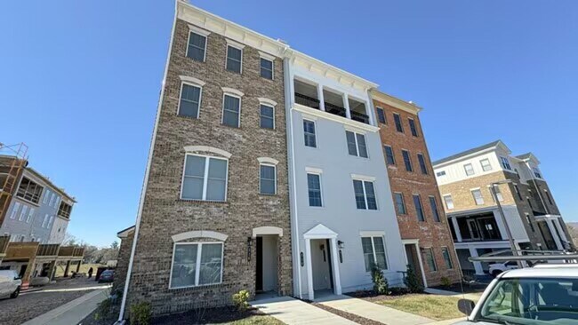 Foto del edificio - Gorgeous Townhome For Rent in the heart of...