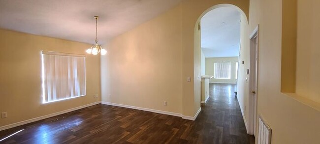 Foto del edificio - Single Family 2 story Home in Eagle Lake, ...