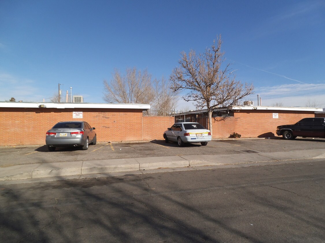 Foto del edificio - 3421 Ross Ave SE