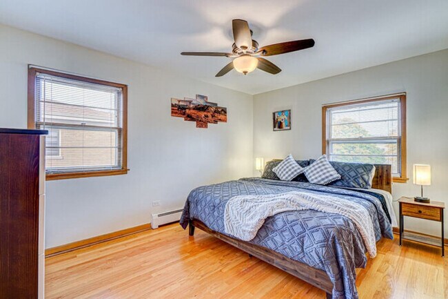 Foto del edificio - Elmwood Park 2 BR Condo