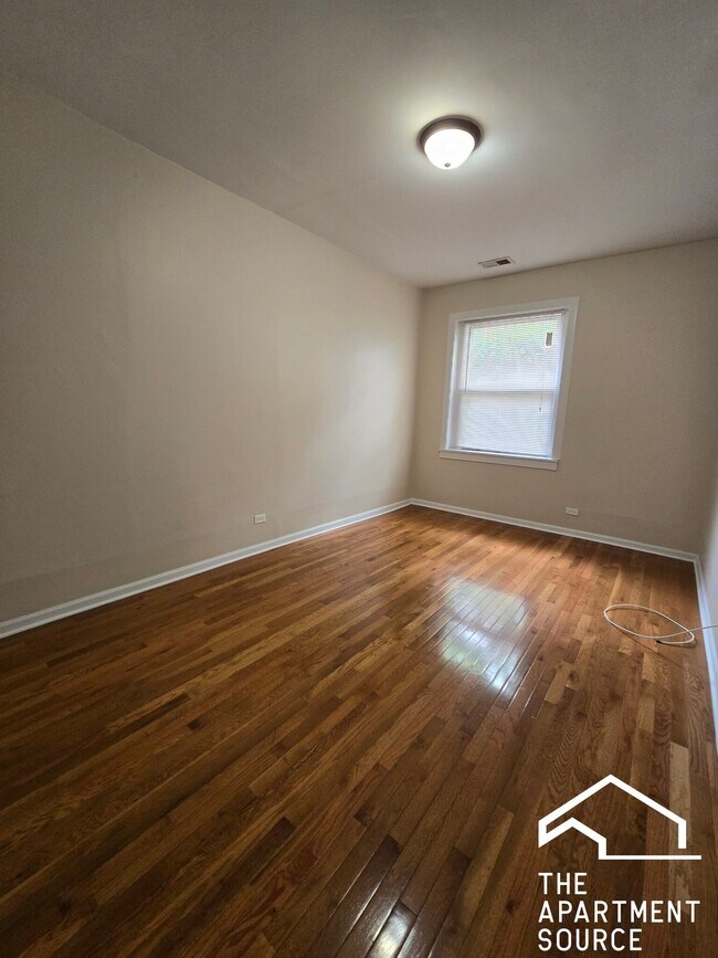 Building Photo - 3753 W Sunnyside Ave