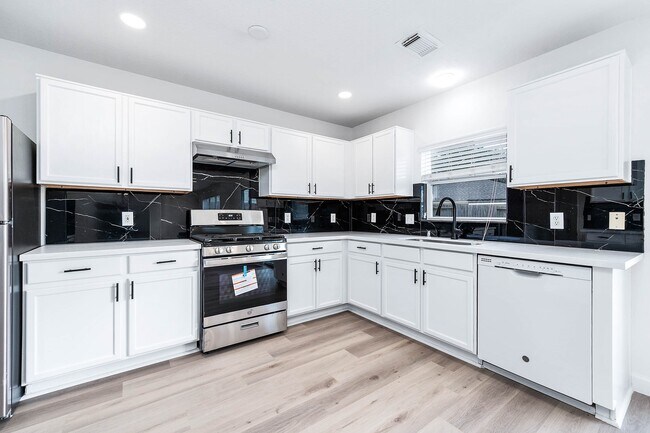 Foto del edificio - 10218 Dr Peridot Cove