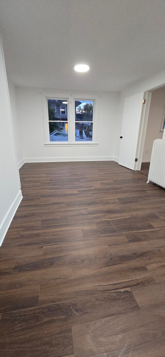 Foto del edificio - 99 Eastern Ave