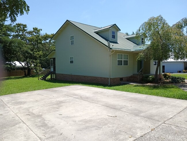Building Photo - 2 Bedroom / 2 Bath Duplex Gray, TN 37615